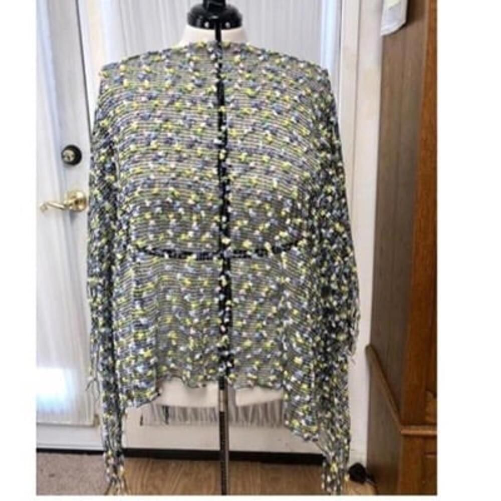 No tags. Best for 3x-4x. Sheer poncho for layering